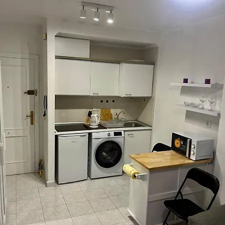 Studio, Near The شقة *